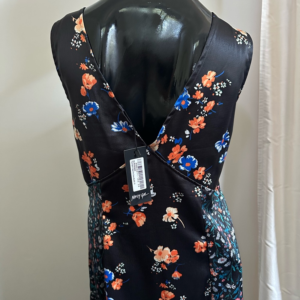 NASTY GAL Floral Satin v neck Sleeveless MiniDress - Black w great color pops. - Picture 6 of 16